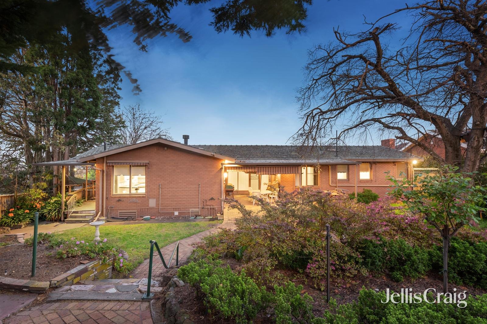 10 Stirling Crescent, Glen Waverley image 10
