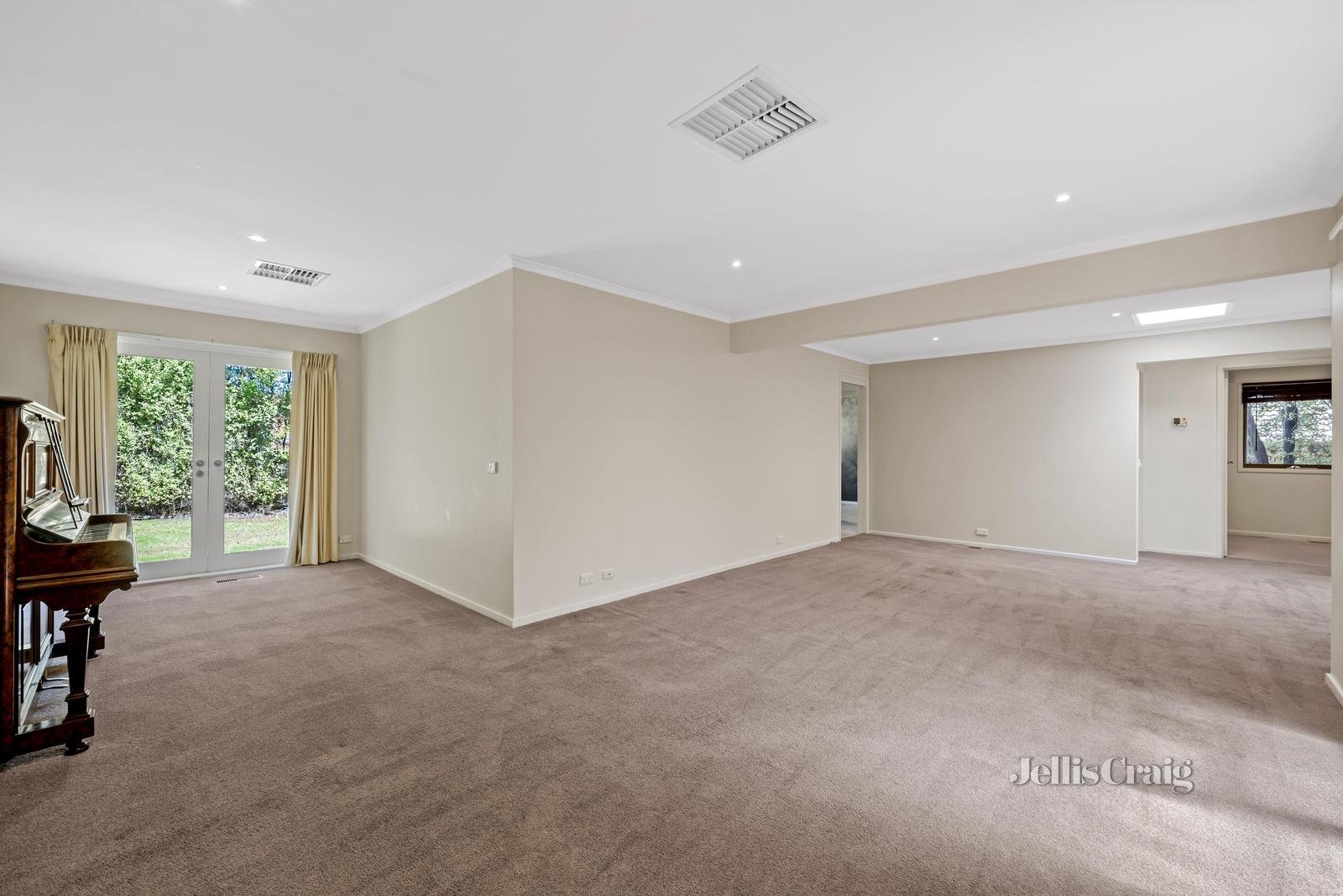 10 Stringybark Court, Ringwood North image 3