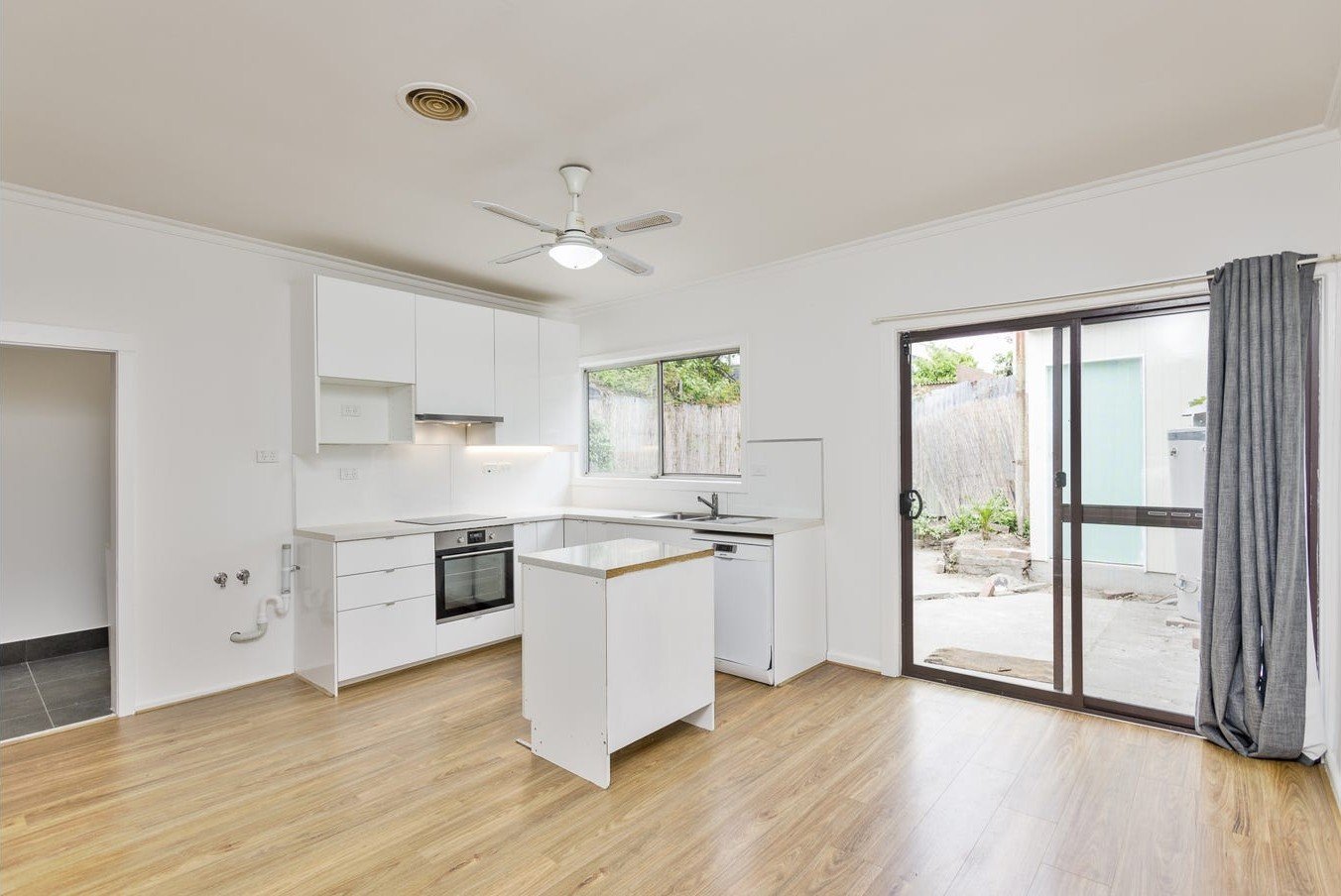 10 Sturt Street, Flemington image 3