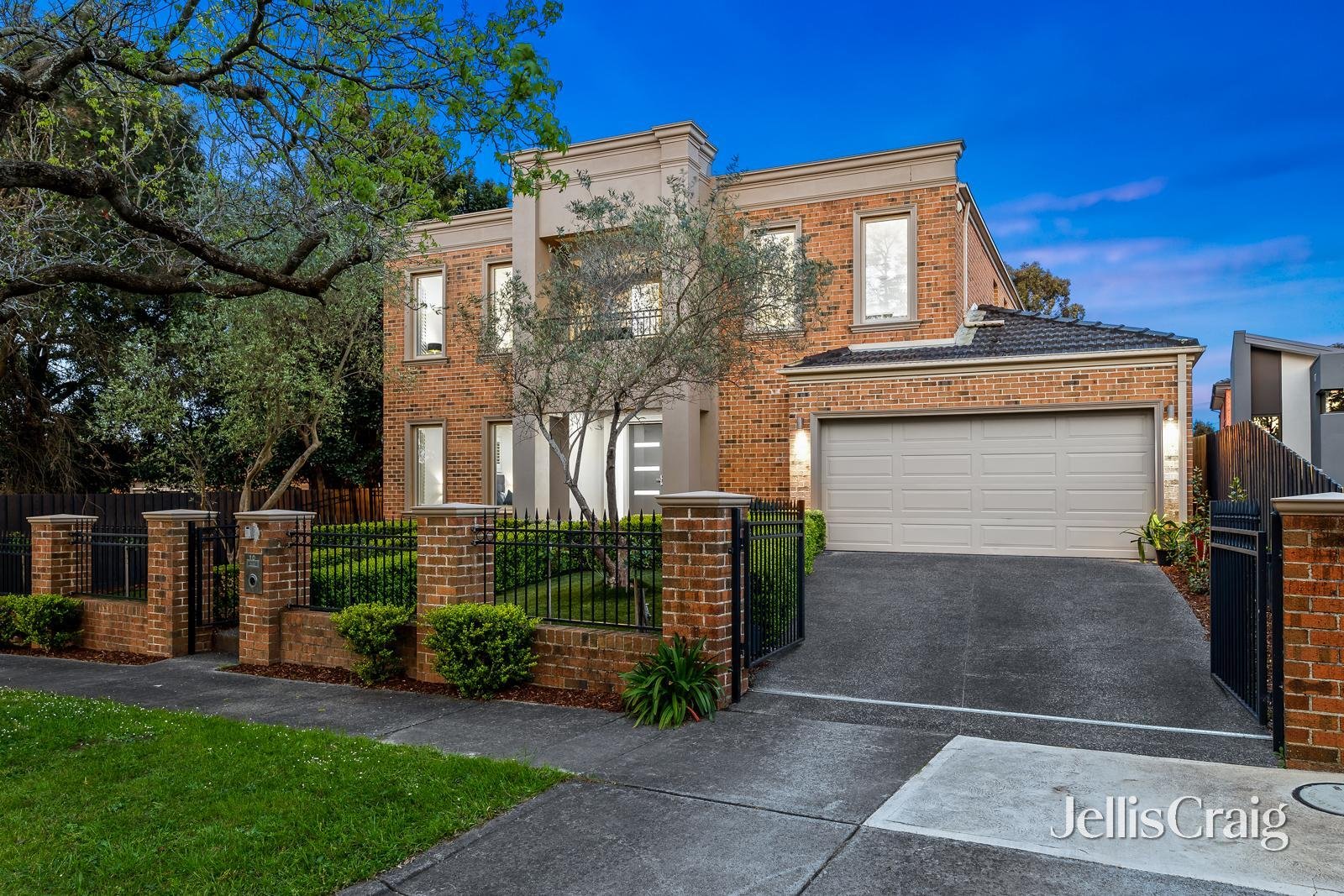 10 Subiaco Court, Glen&nbsp;Waverley image 2