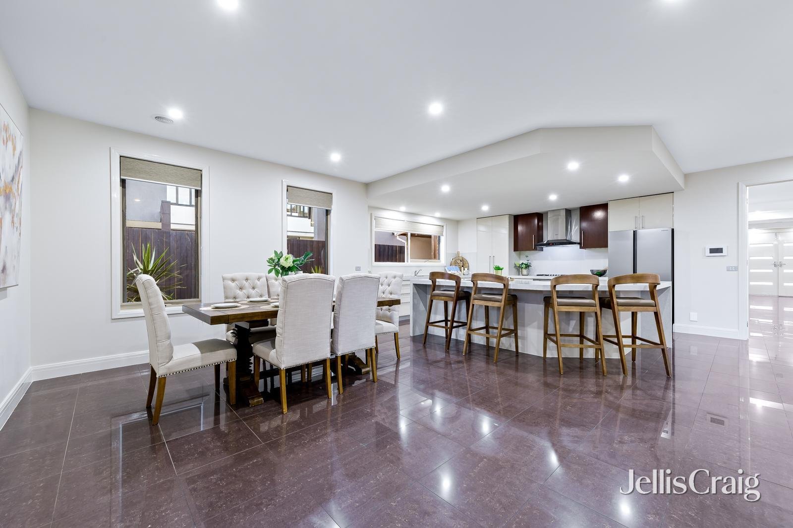 10 Subiaco Court, Glen&nbsp;Waverley image 4