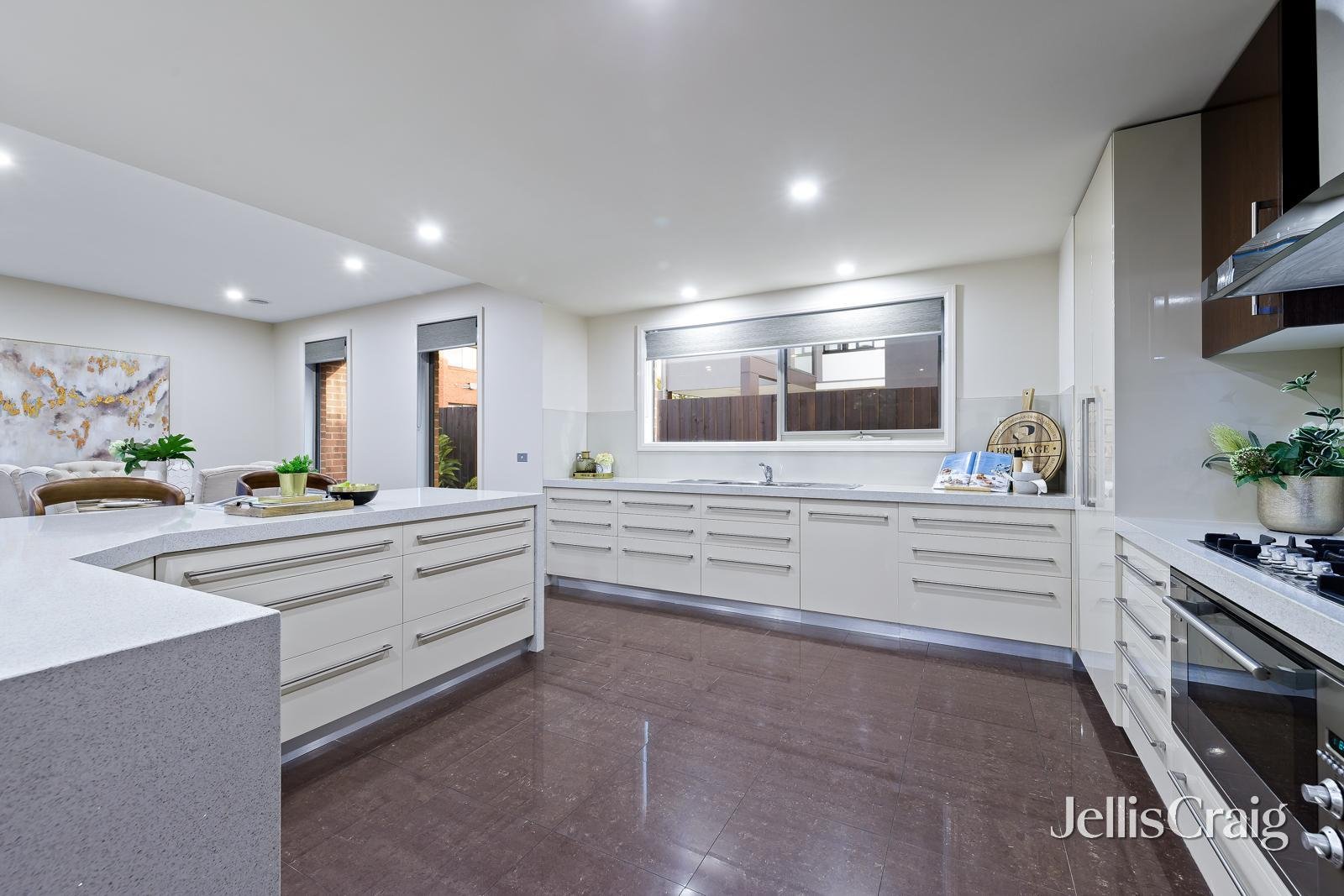 10 Subiaco Court, Glen&nbsp;Waverley image 6
