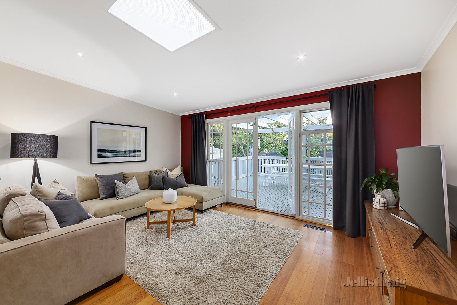 10 Sunshine Avenue, Mitcham image 2