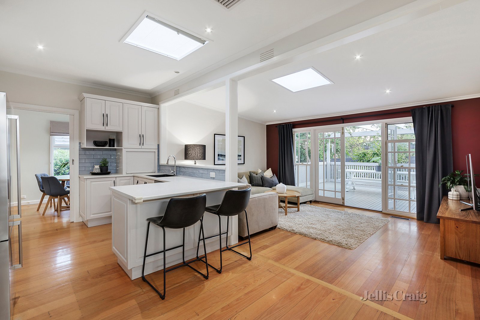 10 Sunshine Avenue, Mitcham image 3