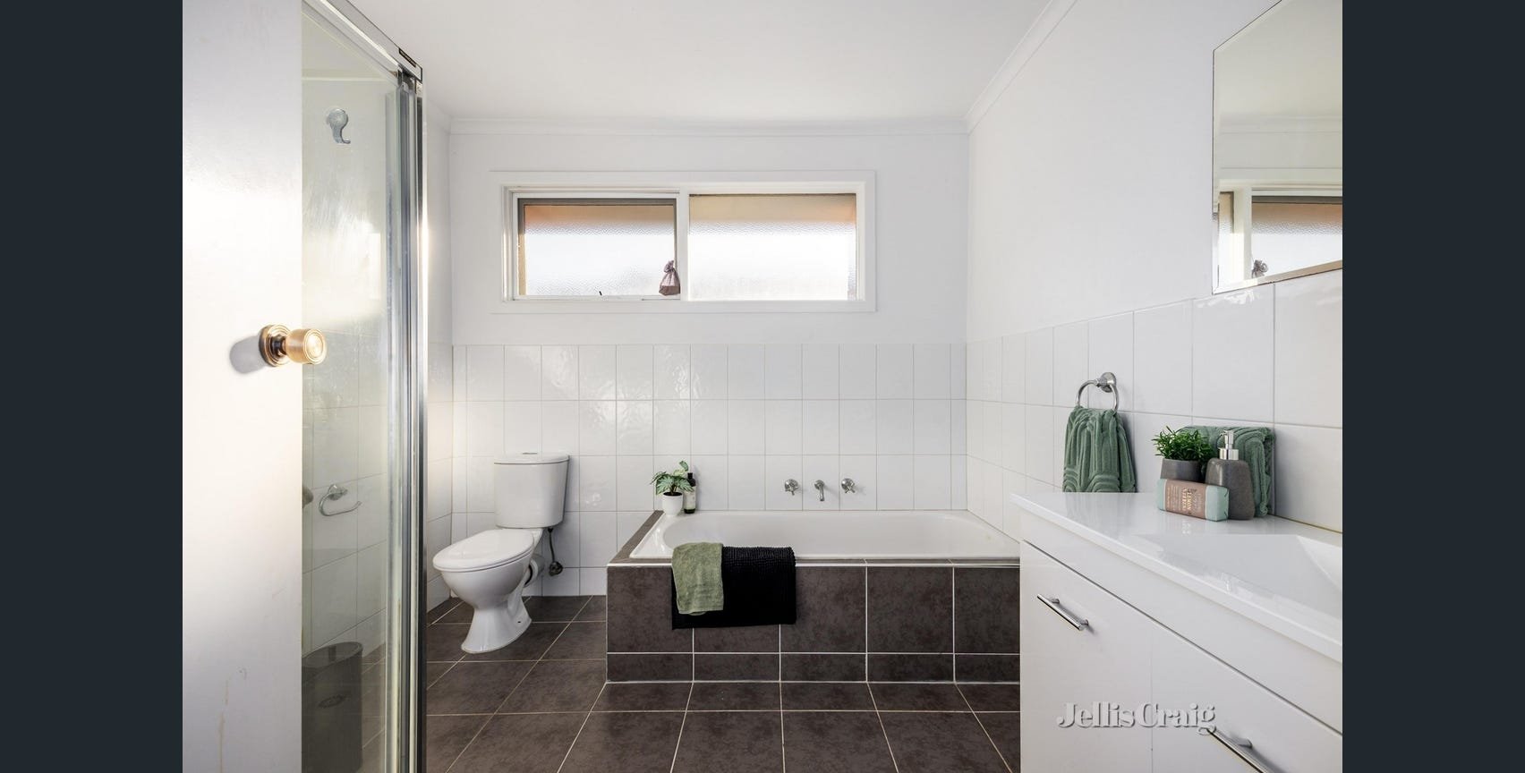 10 Sycamore Avenue, Mentone image 3