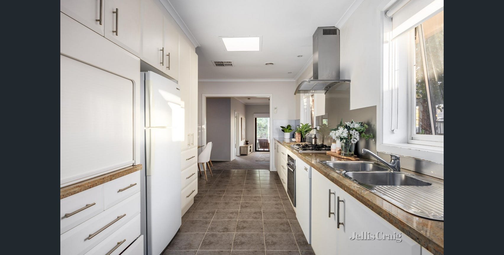 10 Sycamore Avenue, Mentone image 7