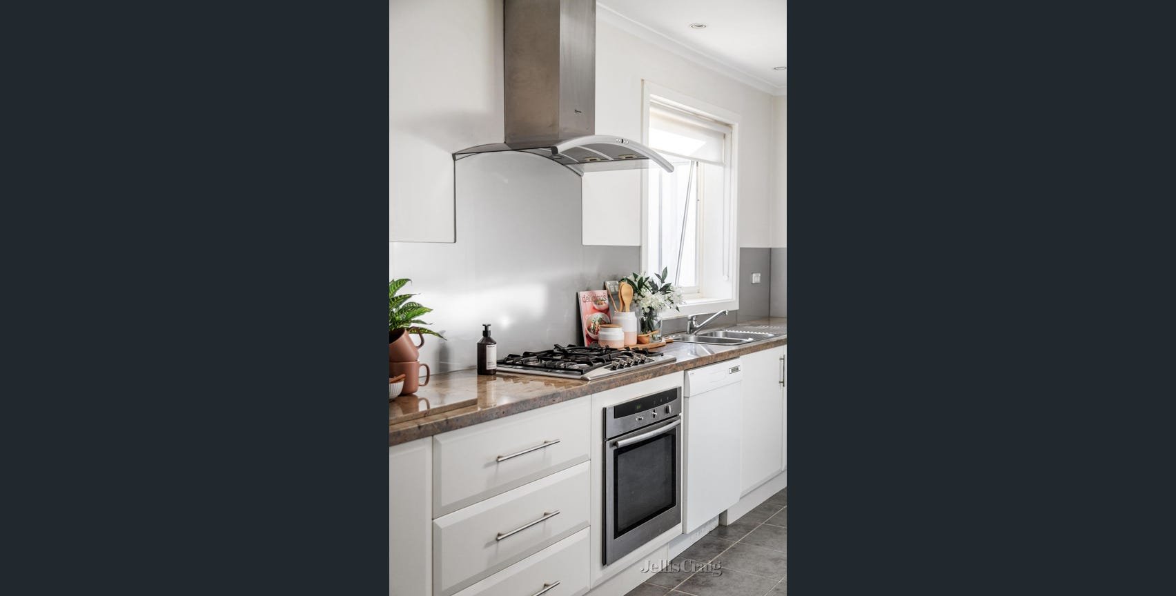 10 Sycamore Avenue, Mentone image 8