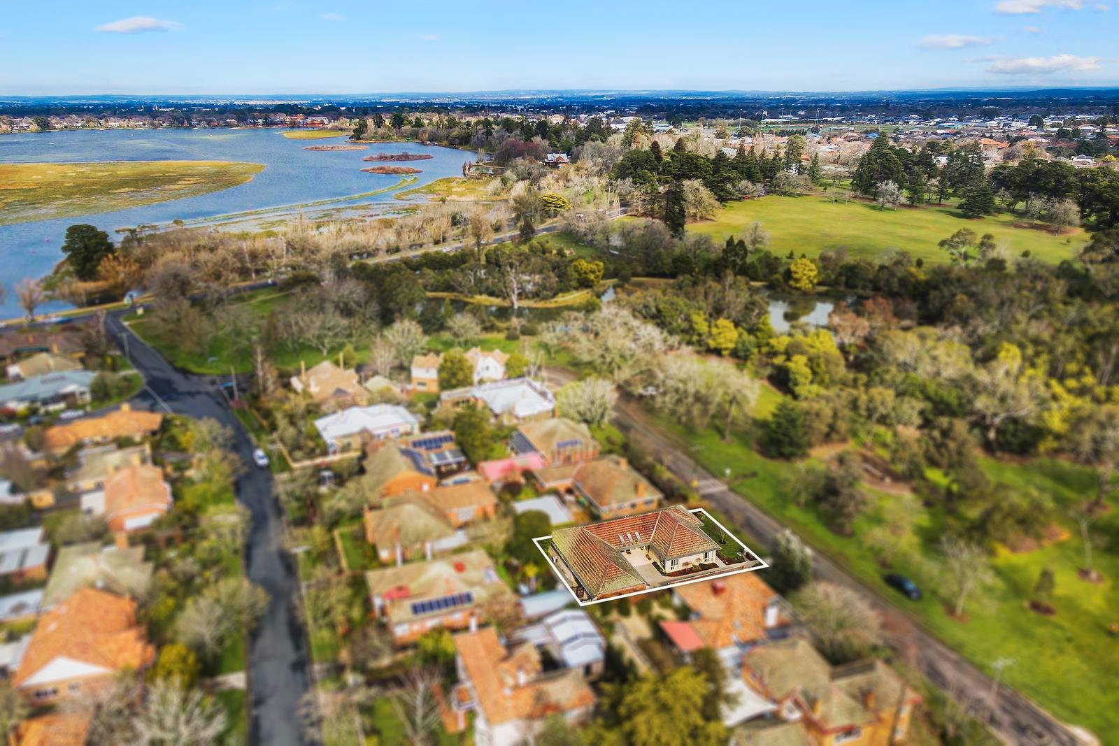 10 The Boulevarde, Lake Wendouree image 14