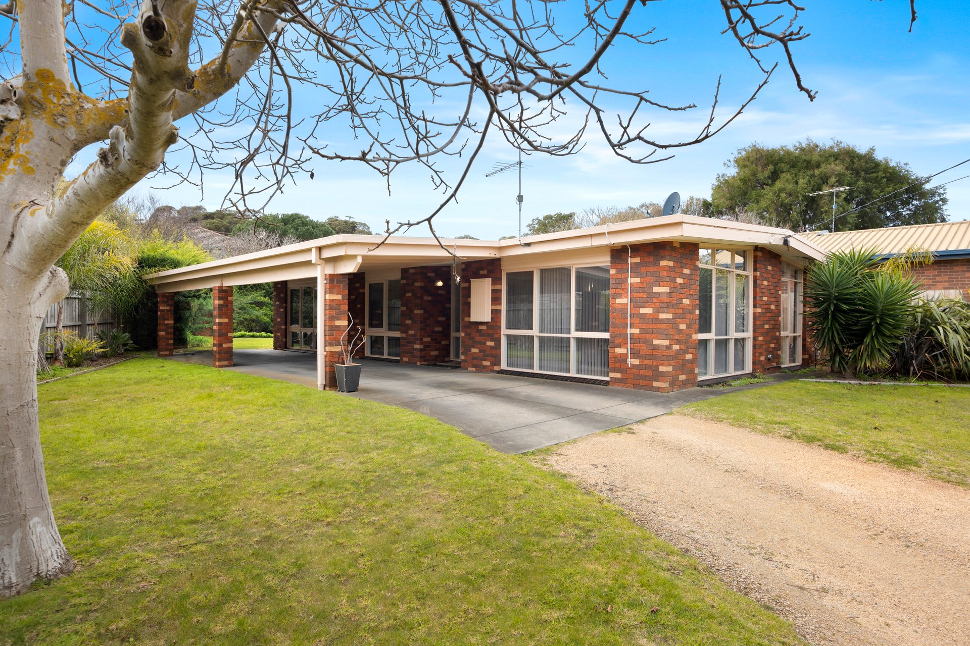 10 Tinapher Drive RYE