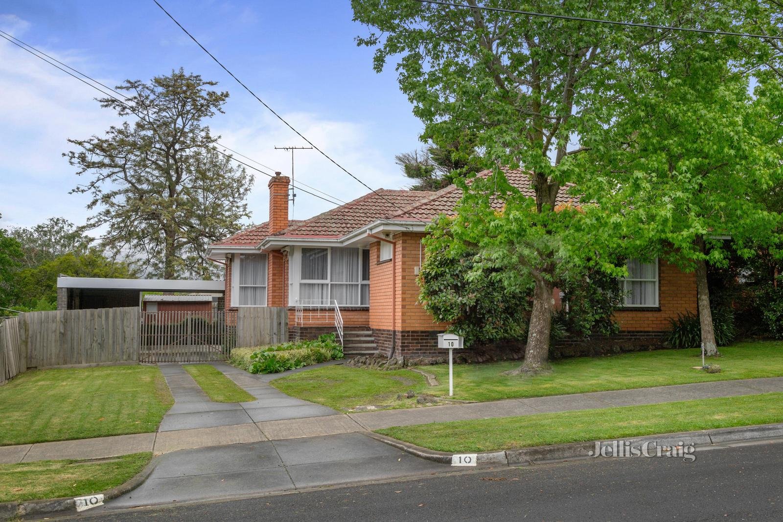 10 Torroodun Street, Mount Waverley image 1