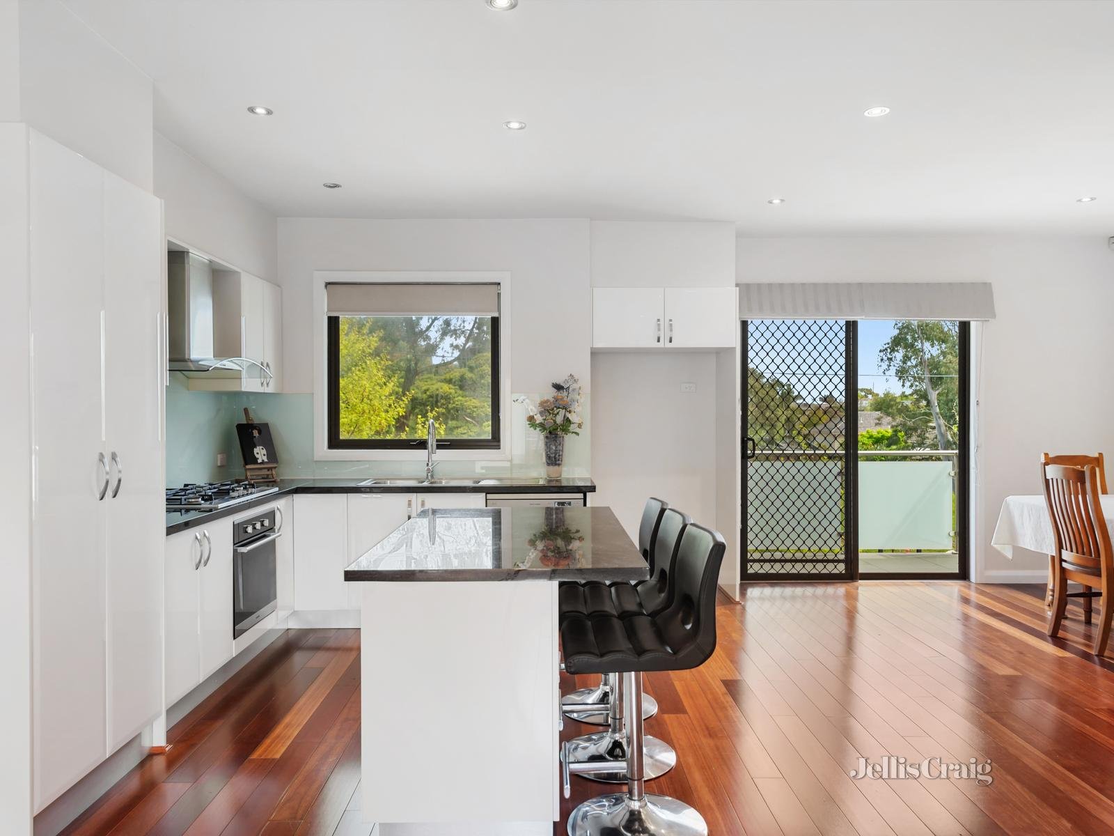 10 Tudor Road, Doncaster image 2