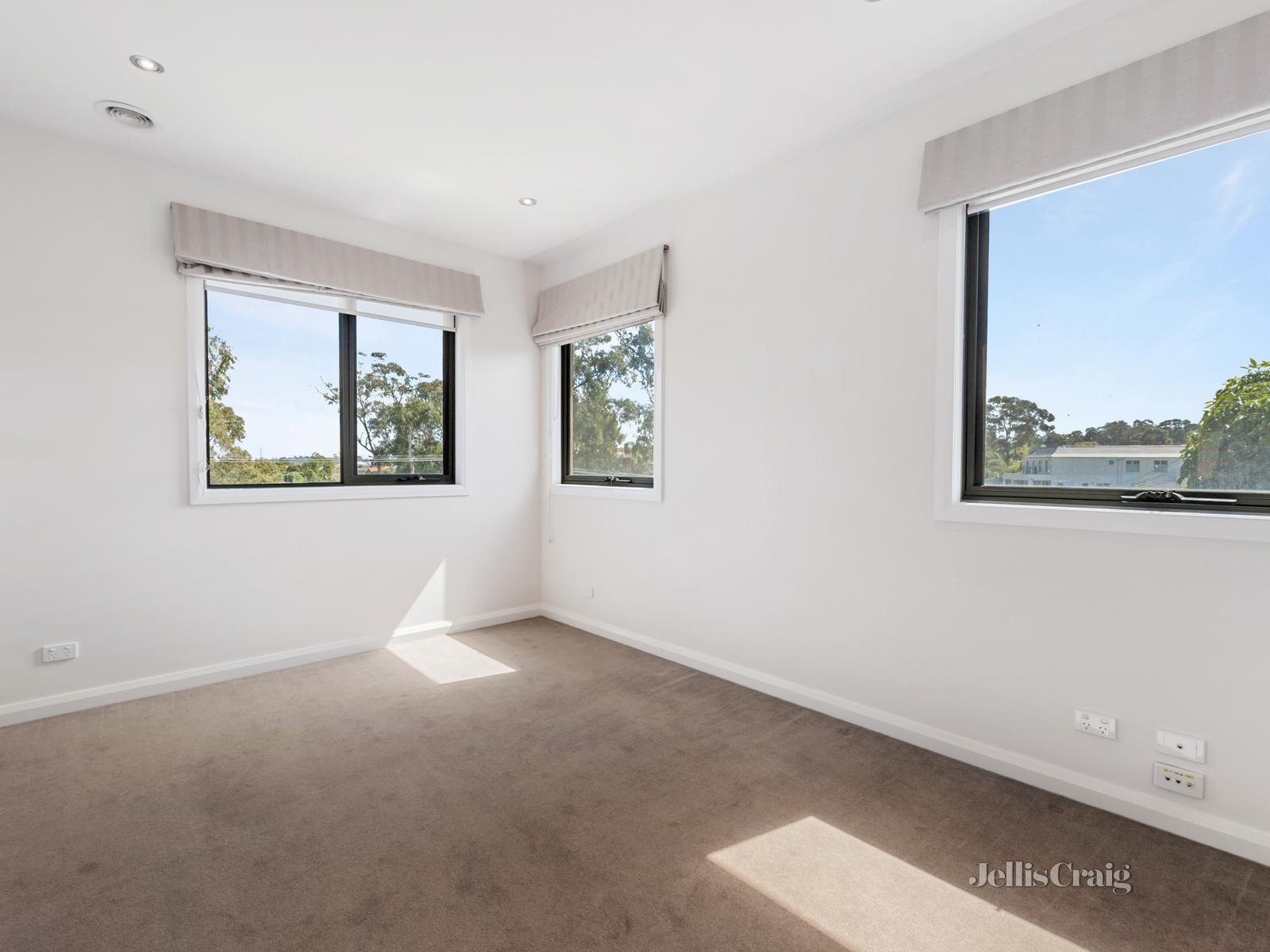 10 Tudor Road, Doncaster image 4