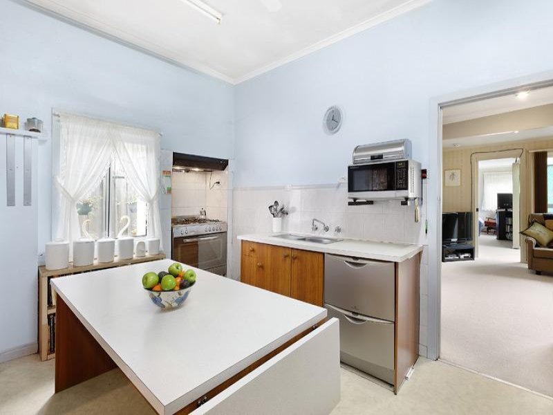 10 Uplands Road, Balwyn North image 4