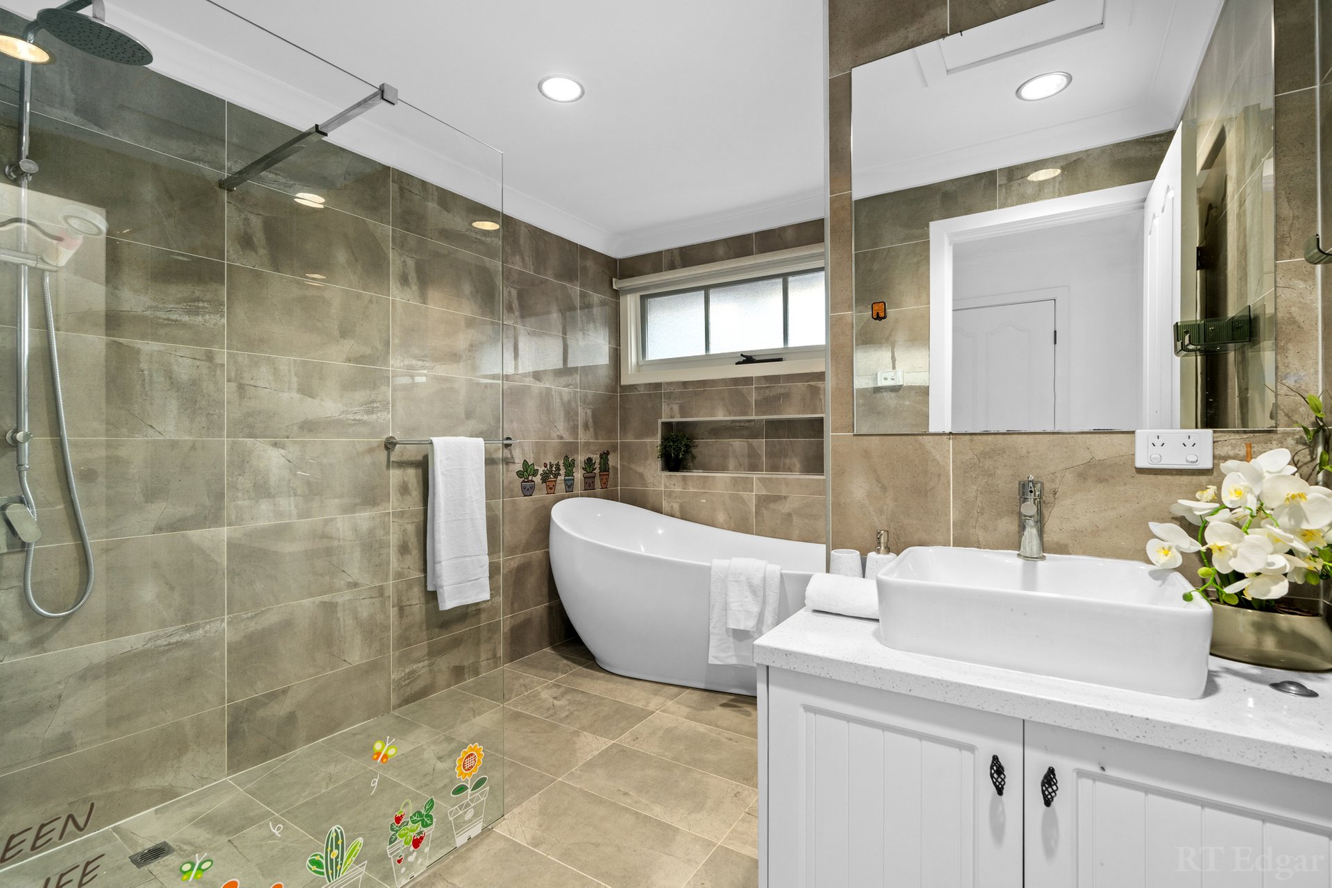 Property Gallery Thumbnail 16