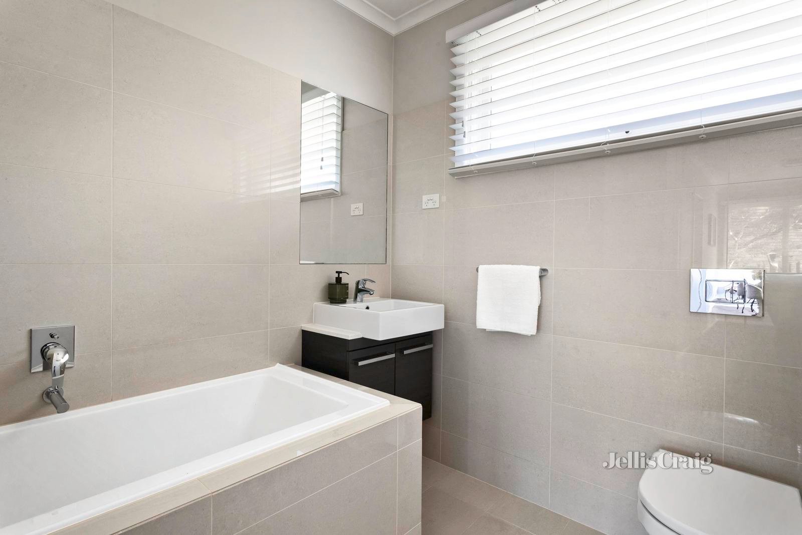 10 Valonia Drive, Eltham image 13