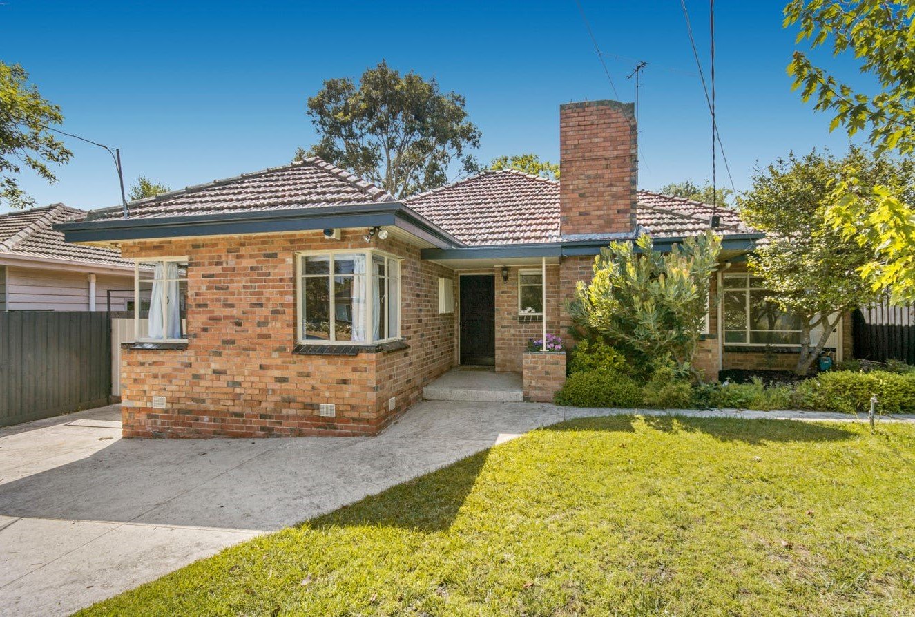 10 Velra Avenue, Murrumbeena image 1