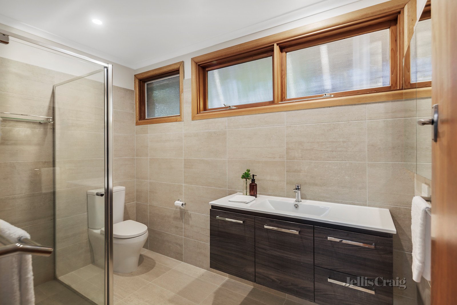 10 View Hill Crescent, Eltham image 8
