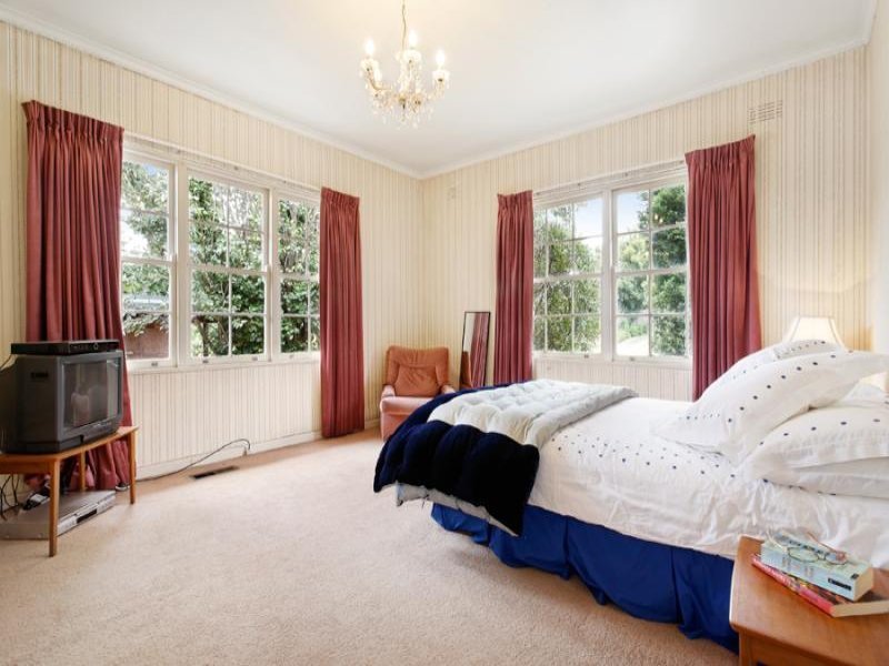 10 View Hill Road, Balwyn North image 6