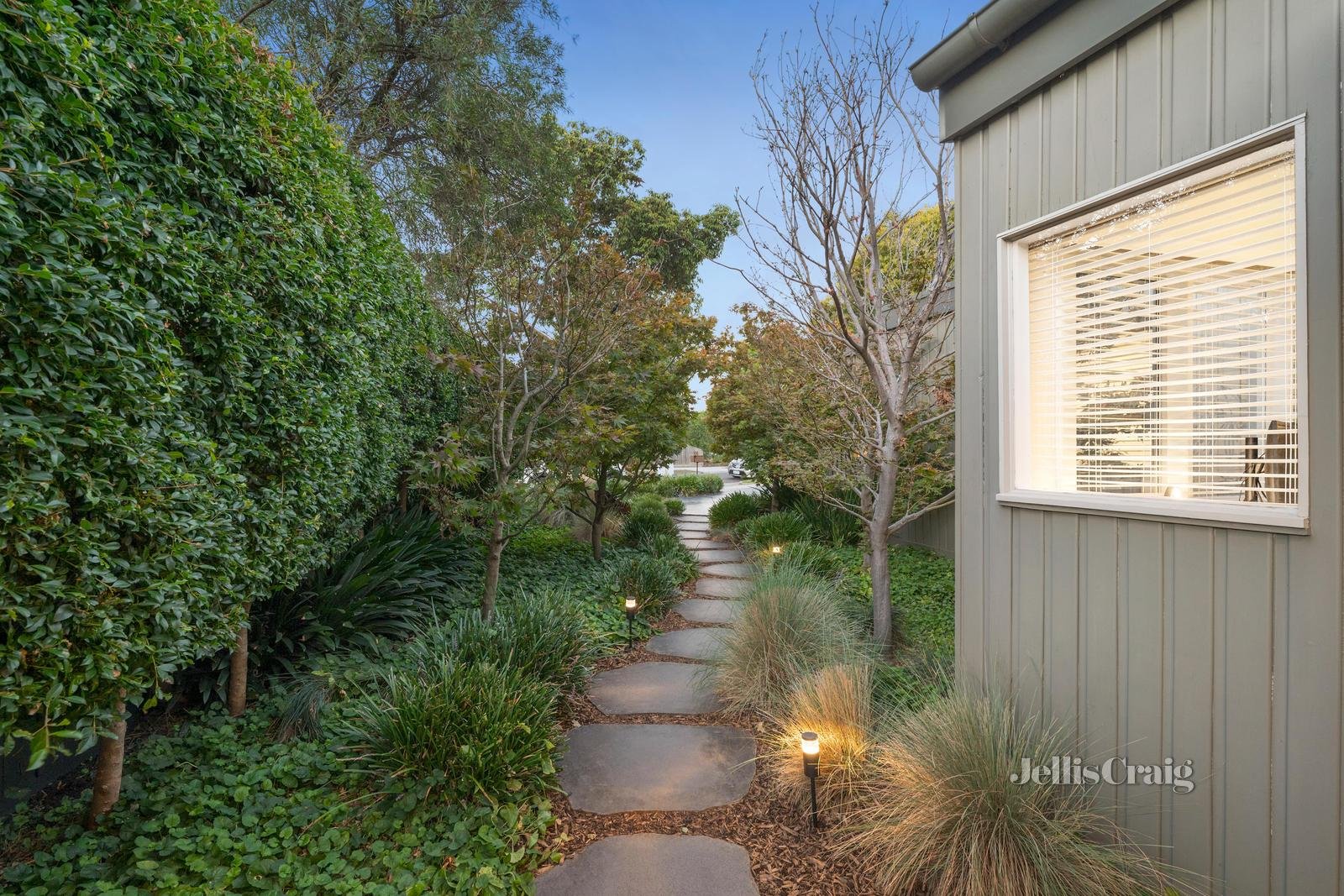 10 Violet Court, Blackburn South image 12