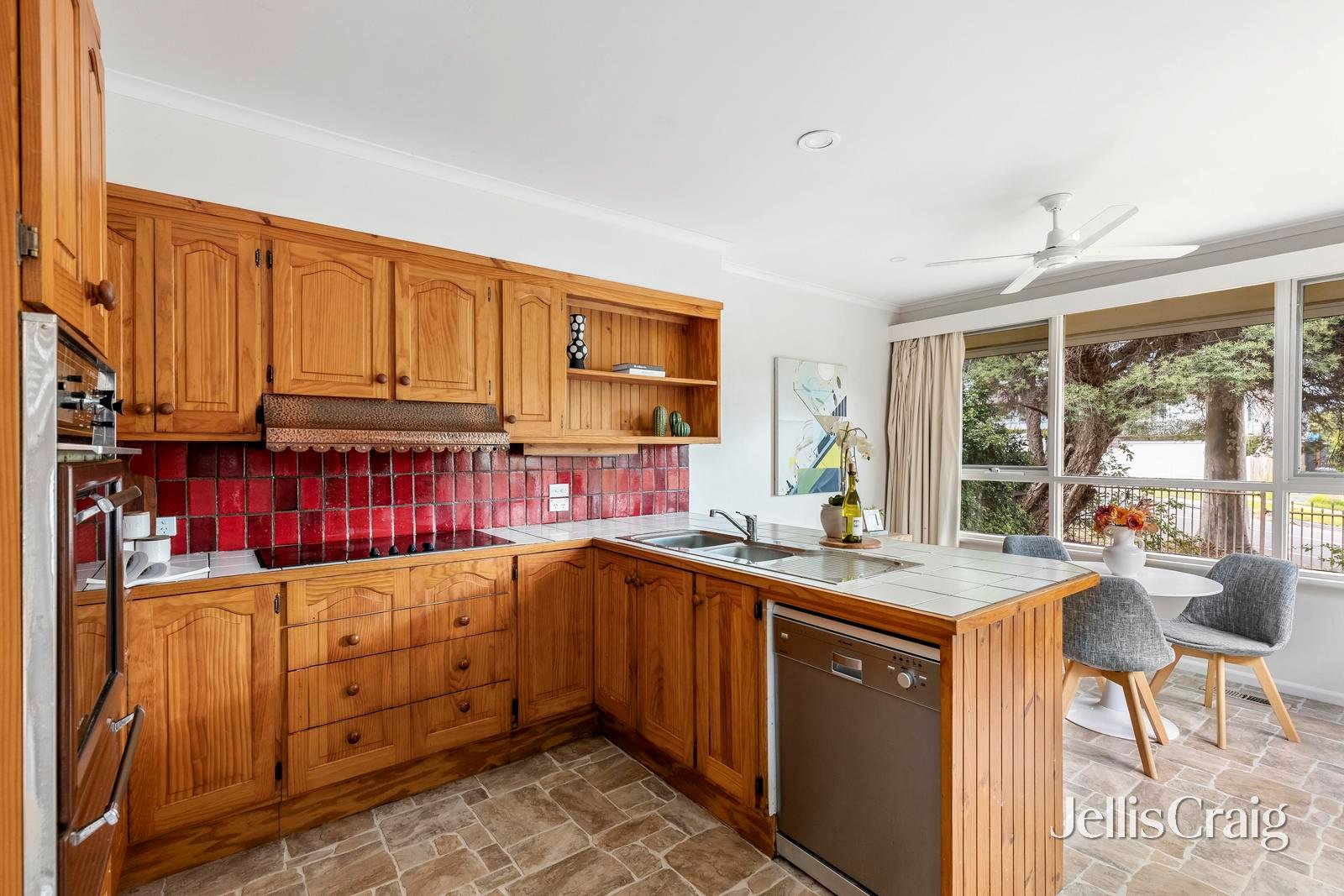 10 Wadham Parade, Mount&nbsp;Waverley image 3