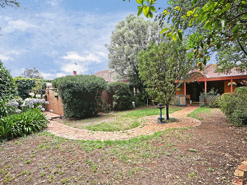 10 Walter Street, East Geelong image 2