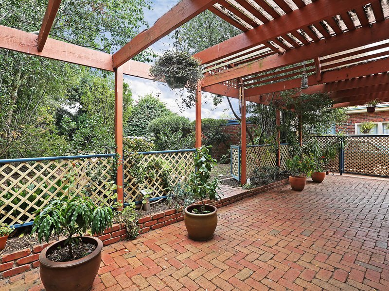 10 Walter Street, East Geelong image 3