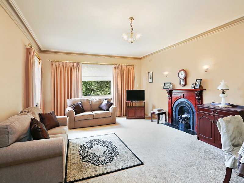 10 Walter Street, East Geelong image 4