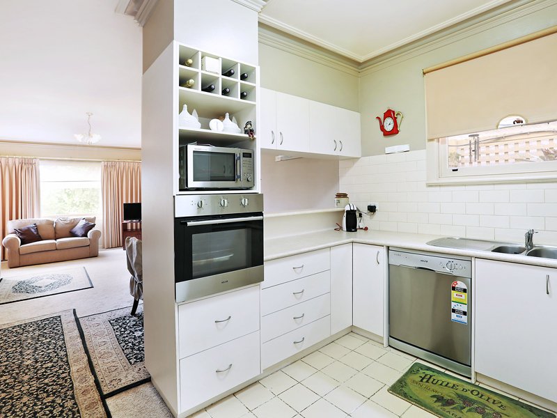 10 Walter Street, East Geelong image 5