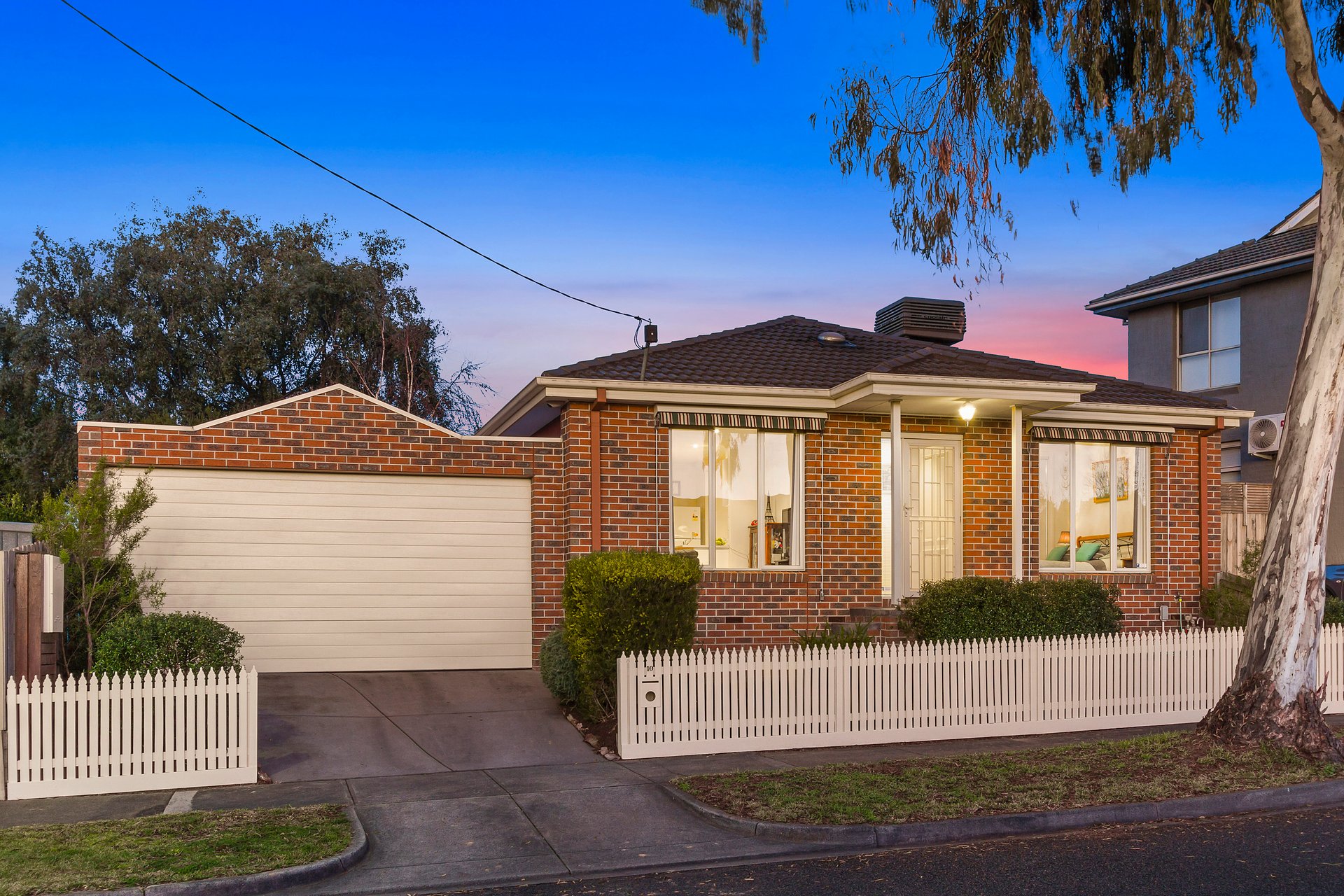 10 Warwick Street, Box Hill North image 1