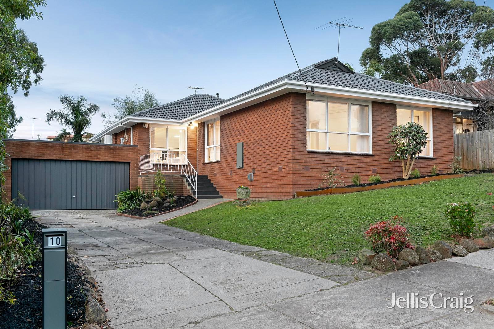 10 Windella Quadrant, Doncaster image 1