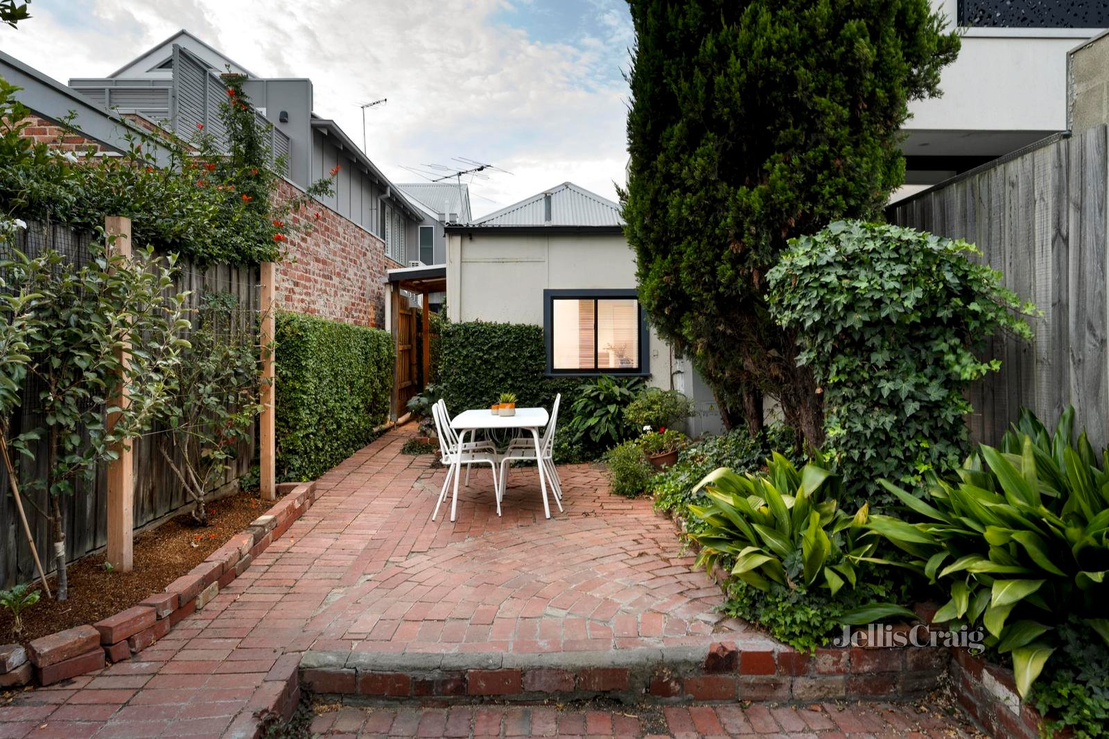 10 Woodside Street, Fitzroy North image 2