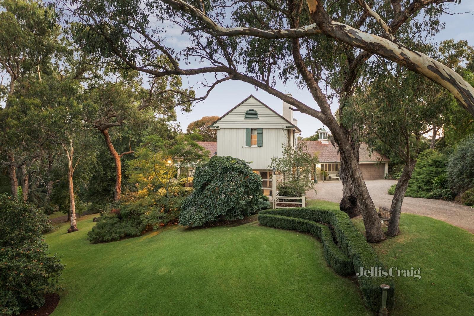 10 Yarra Hill Close, Lower Plenty image 1