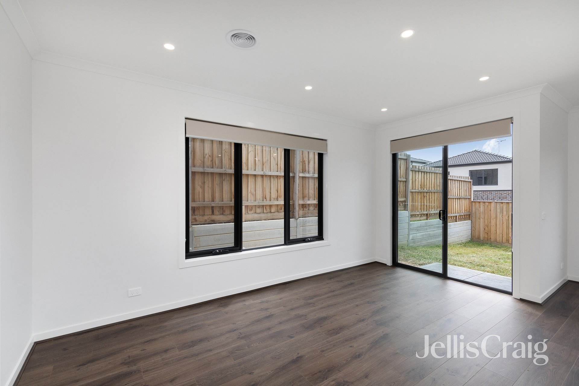 100 Lacebark Drive, St Helena image 2