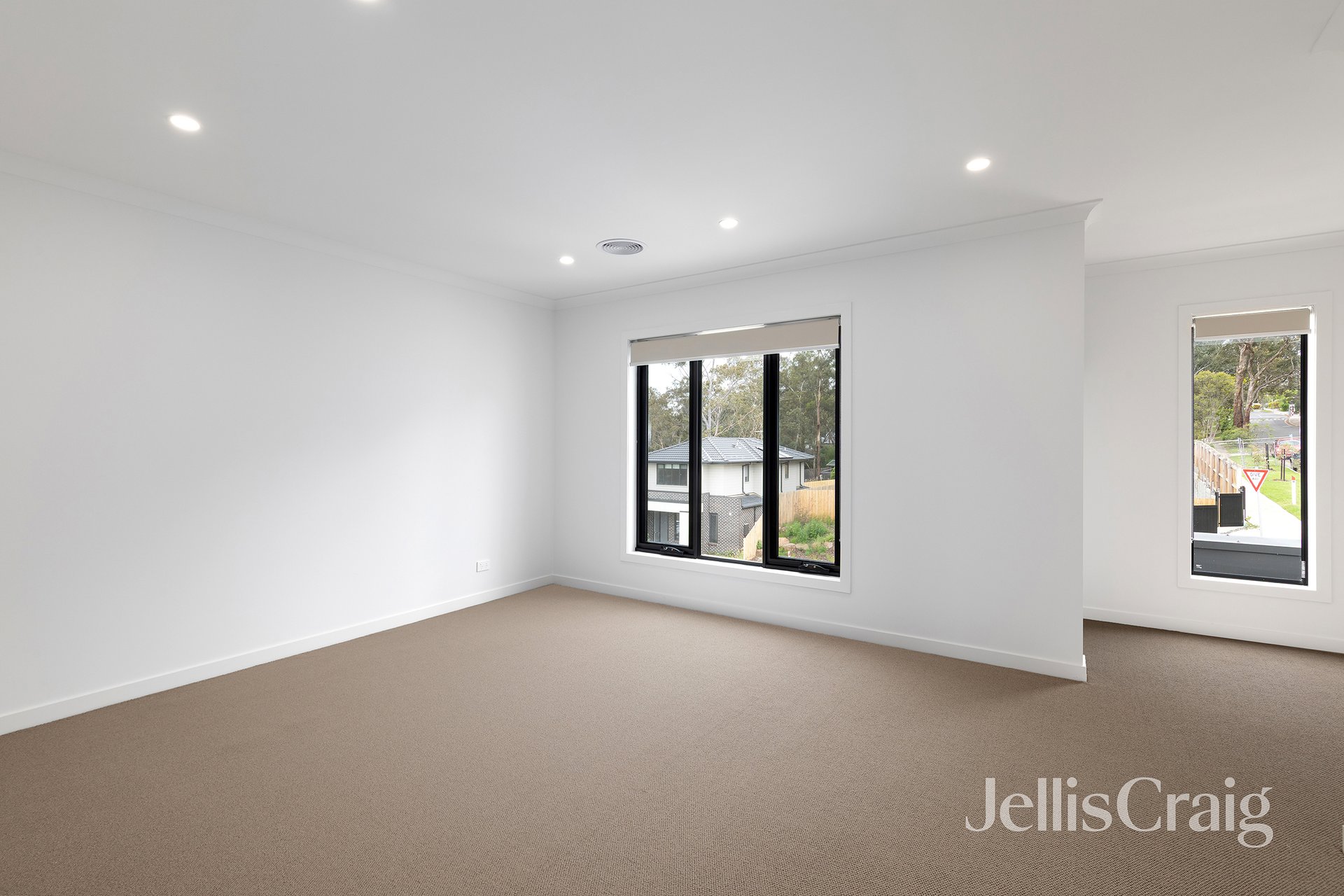 100 Lacebark Drive, St Helena image 7