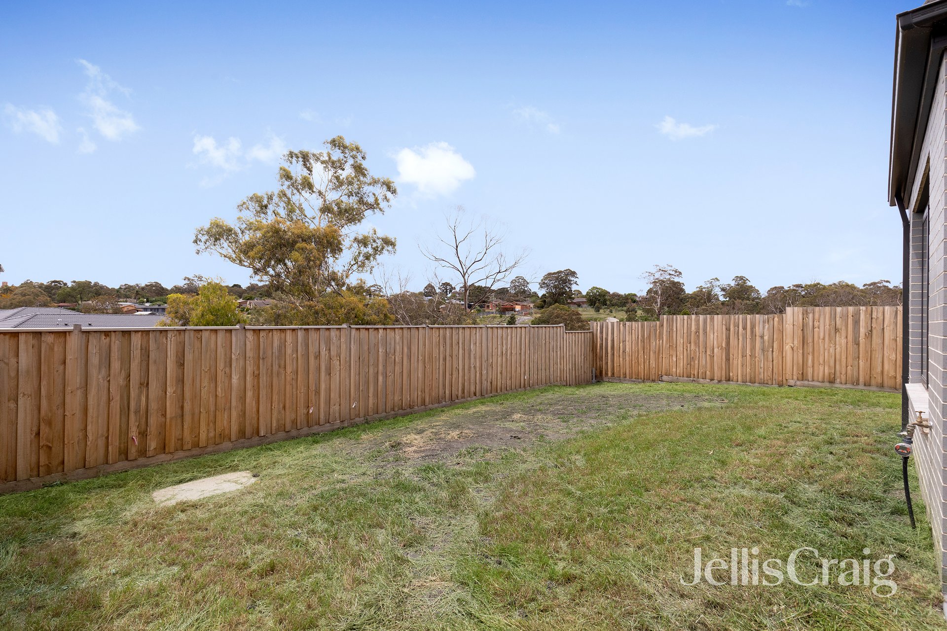 100 Lacebark Drive, St Helena image 10