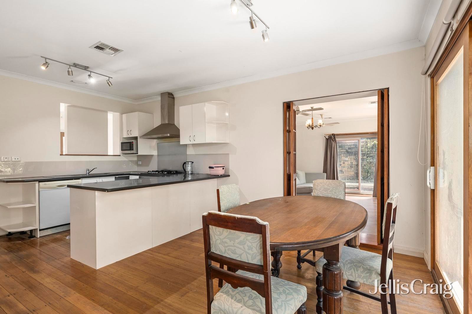 100 Manchester Road, Mooroolbark image 4