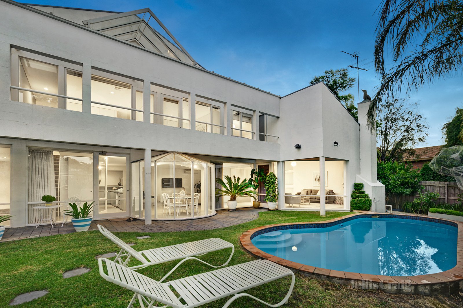 100 The Grange, Templestowe image 2