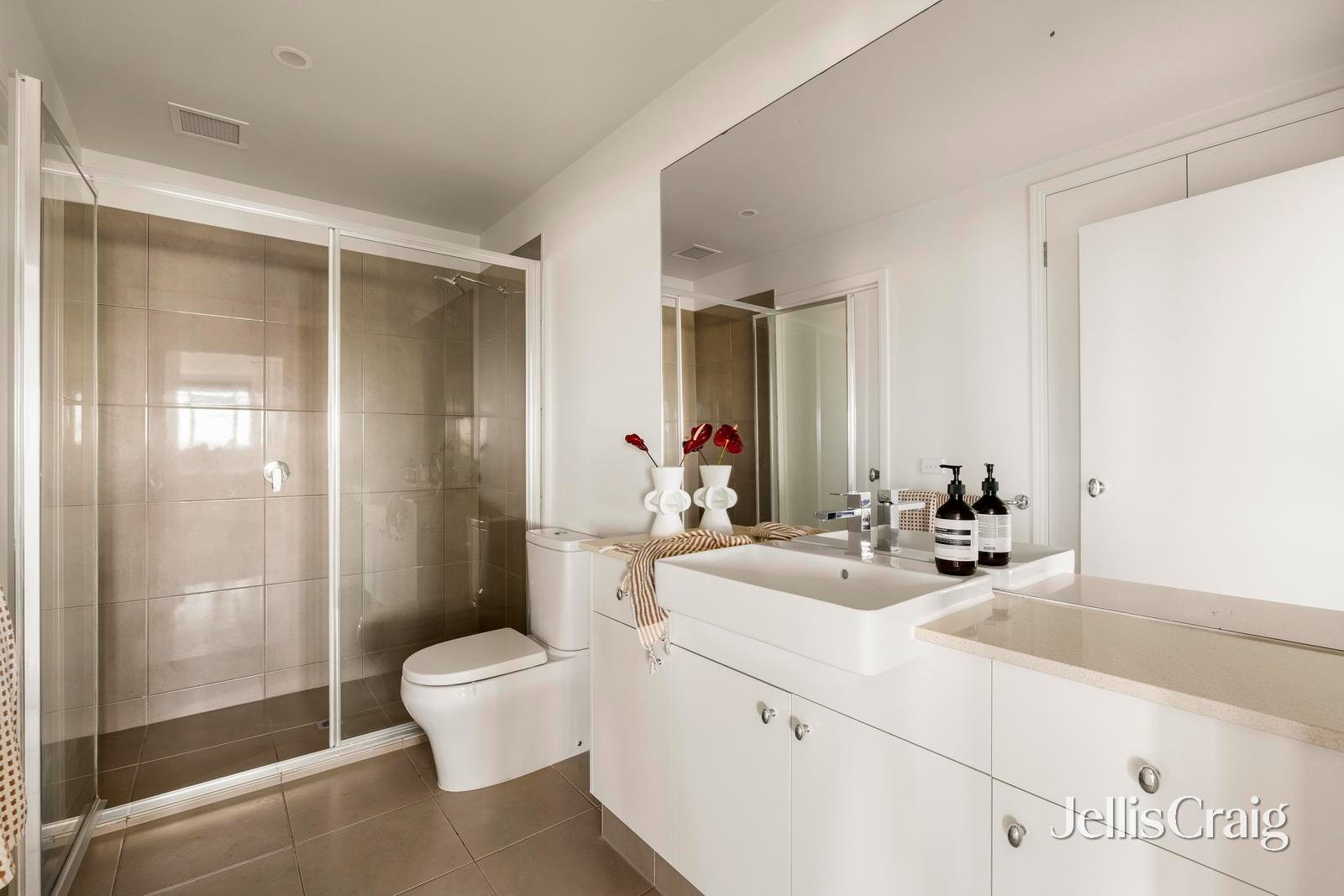 100/1 Graham Street, Port&nbsp;Melbourne image 8