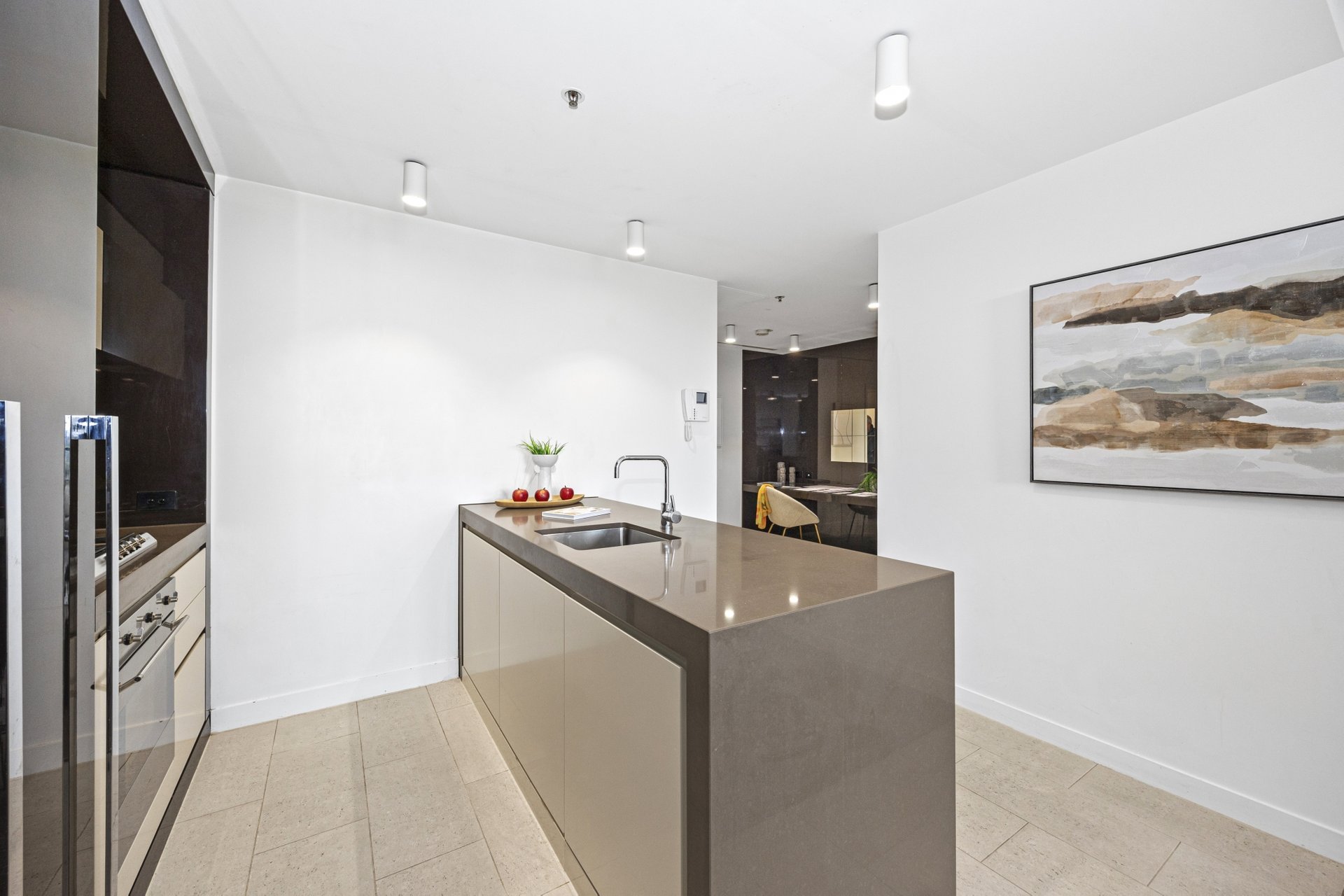 1001/1 Clara Street, South Yarra image 5