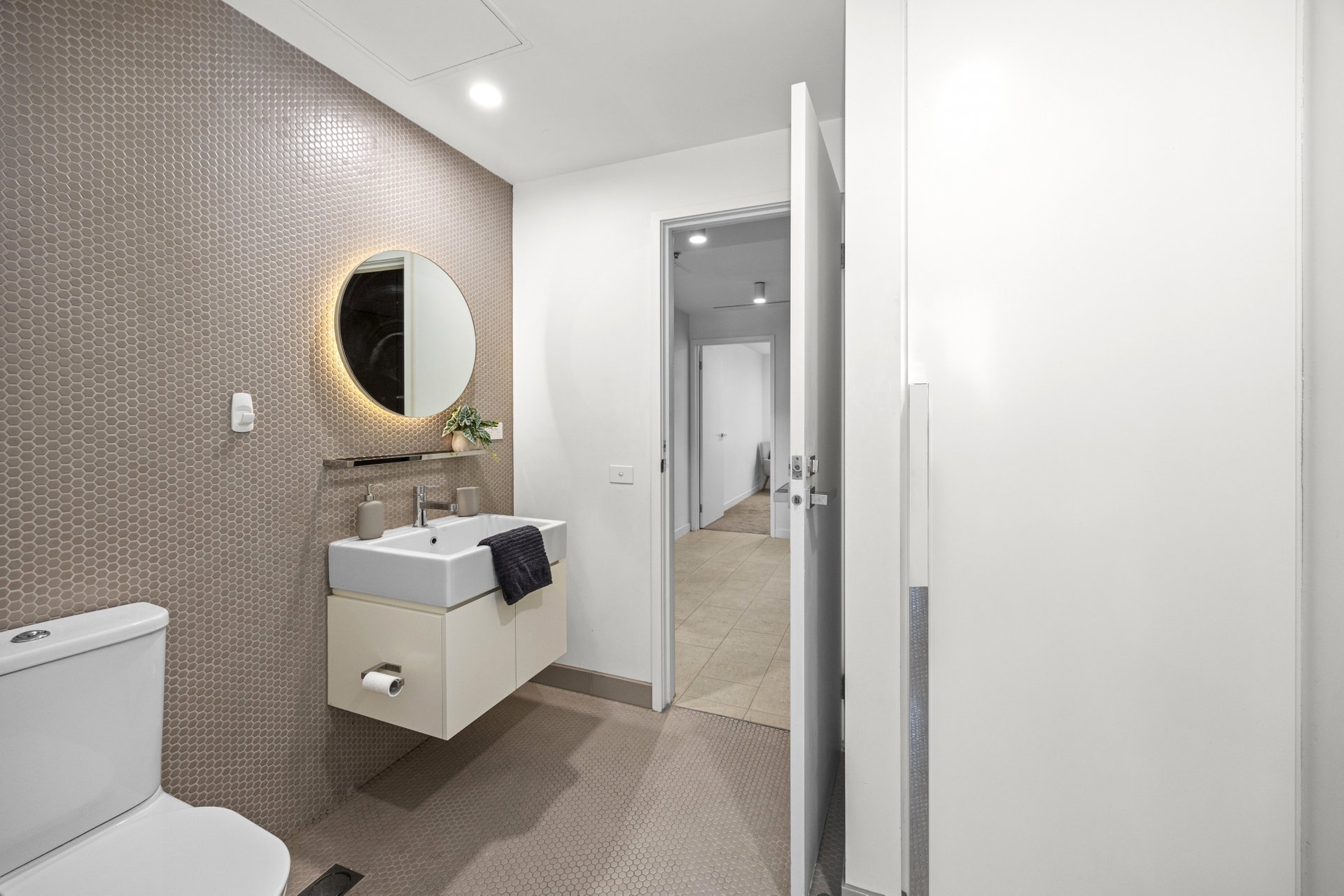 1001/1 Clara Street, South Yarra image 10