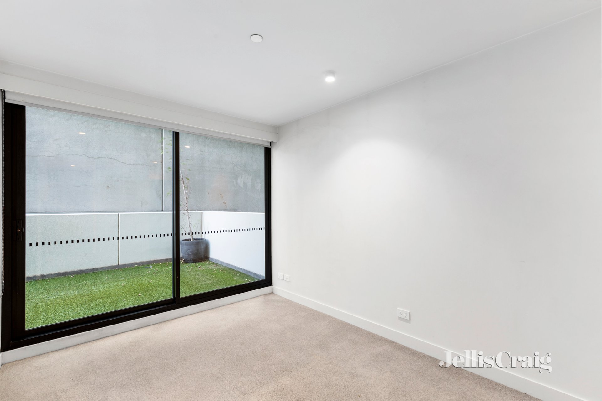 1001/2 Claremont St, South Yarra image 4