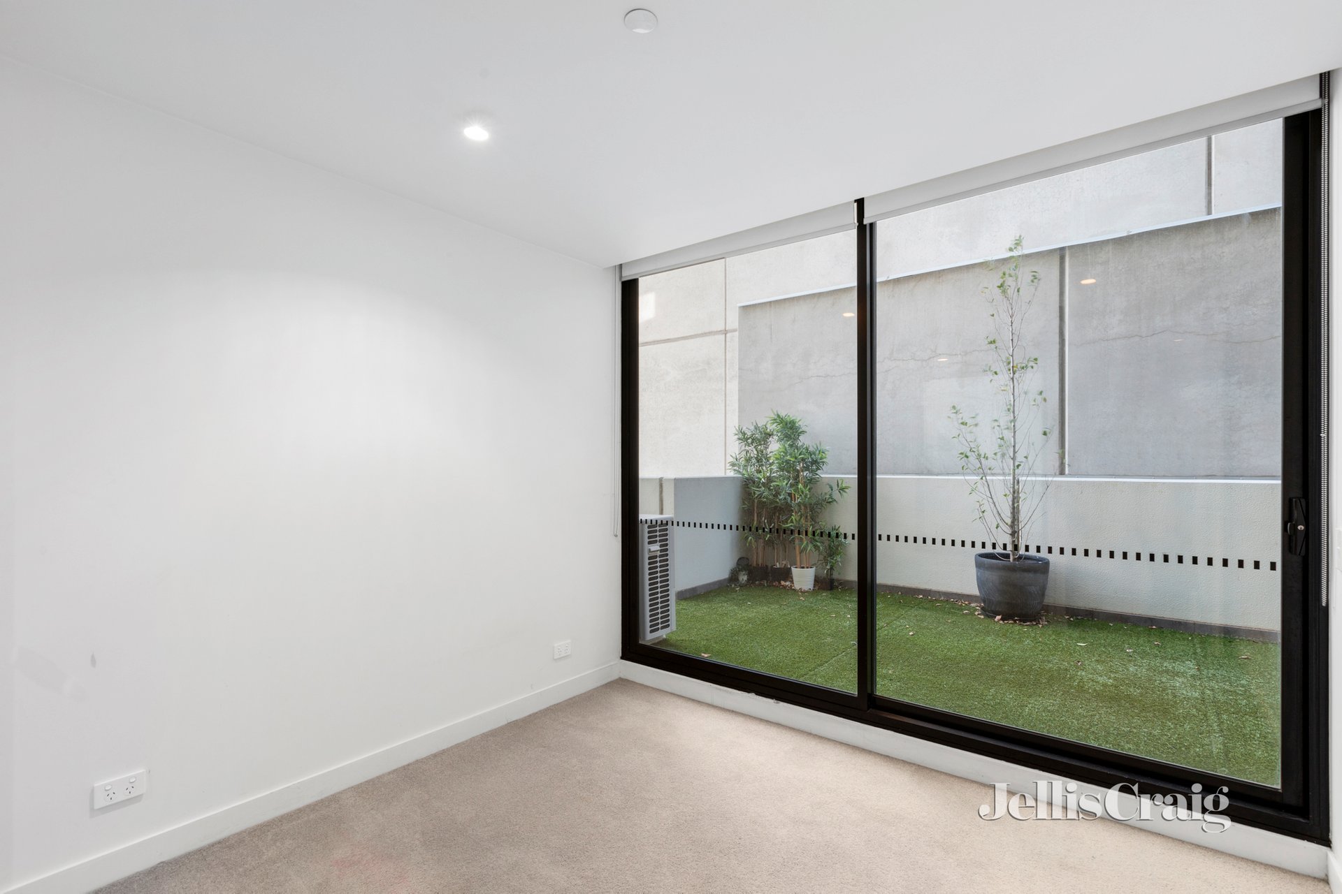 1001/2 Claremont St, South Yarra image 5