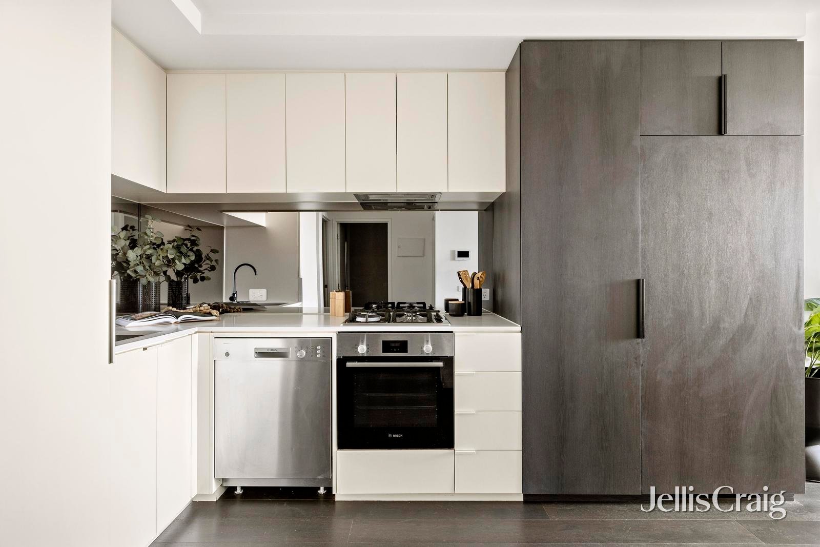 1002/5 Joseph Road, Footscray image 2