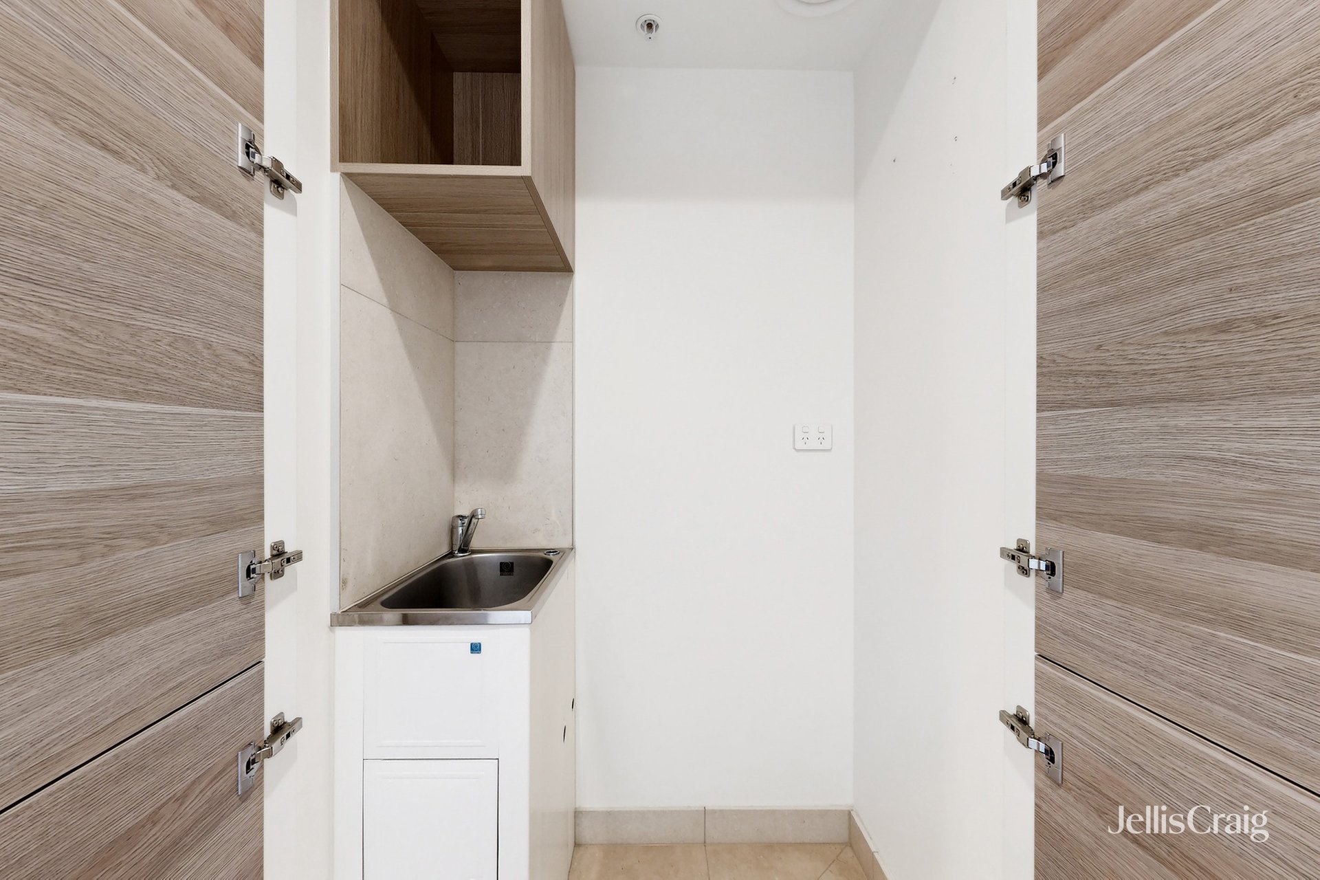 1004/12 Queens Road, Melbourne image 12