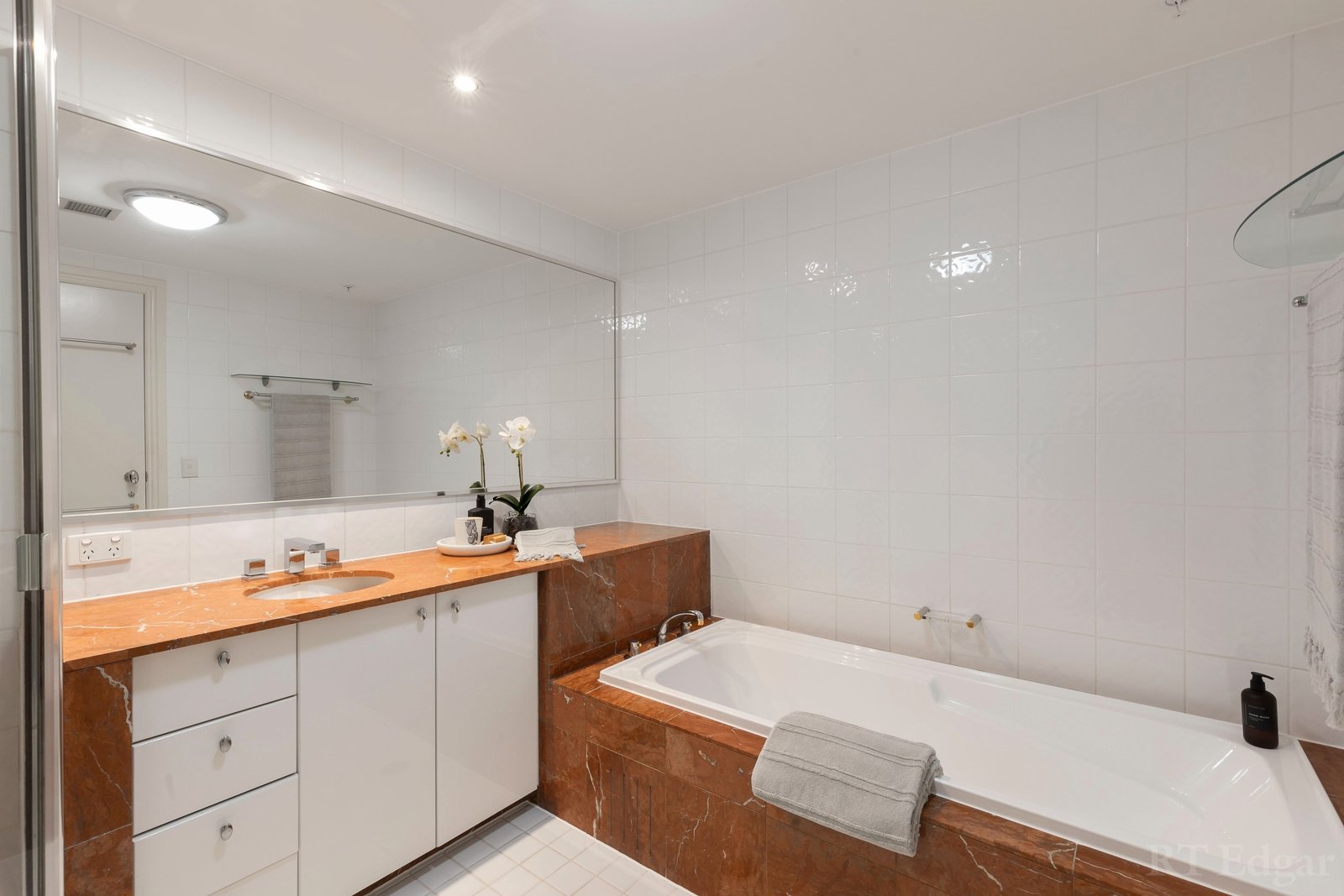 Property Gallery Thumbnail 17