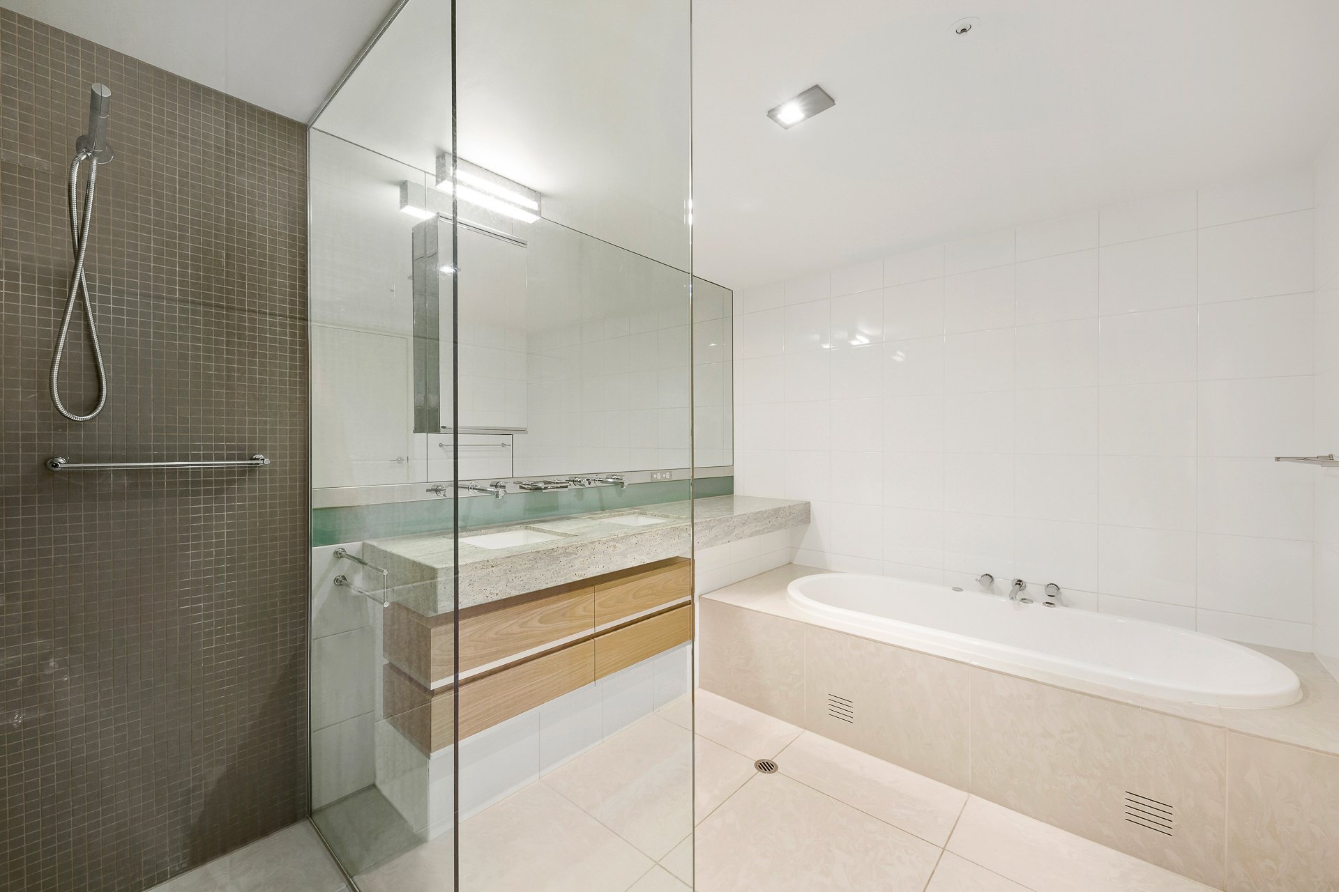 1008/250 St Kilda Road, Southbank image 6