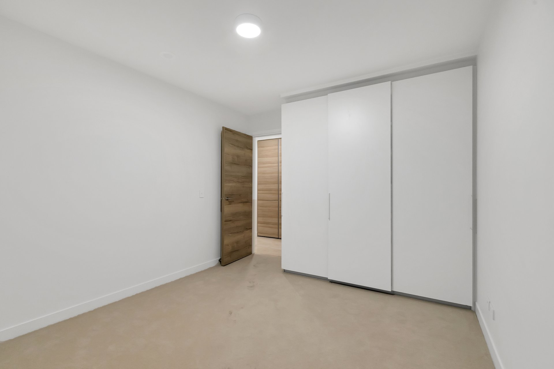 1009 / 12 Queens Road Melbourne