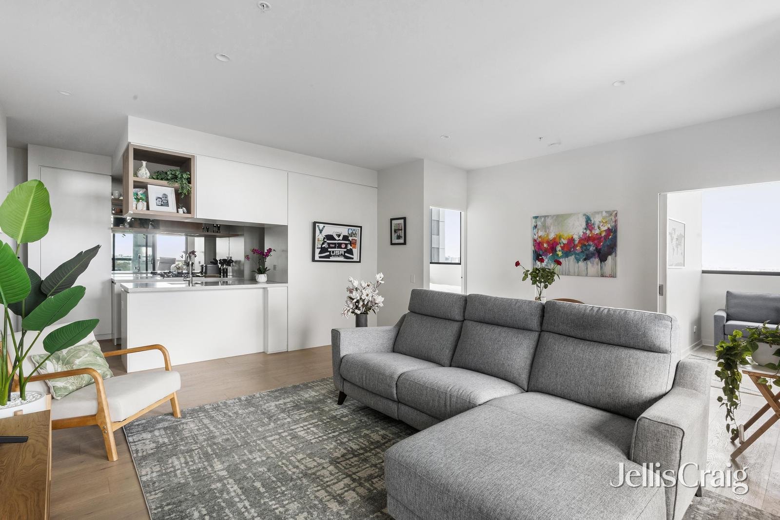1009/259 Normanby Road, South Melbourne image 10