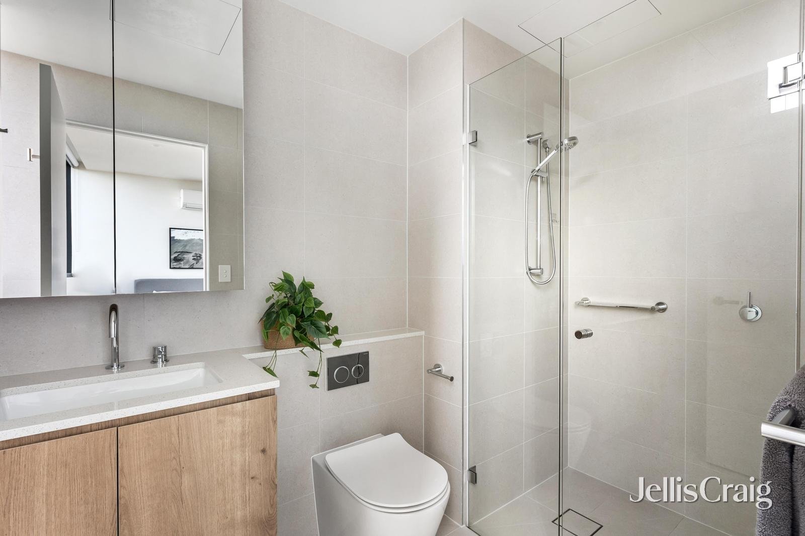 1009/259 Normanby Road, South Melbourne image 16