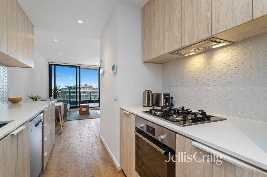 1009/8 Hallenstein Street, Footscray image 4